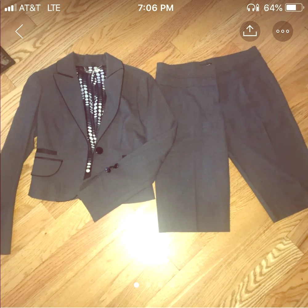 Bebe Dark Gray Capri Shorts Suit-